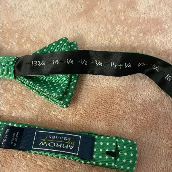 Arrow Green Bow Tie with White Dots - Picture 9 of 9